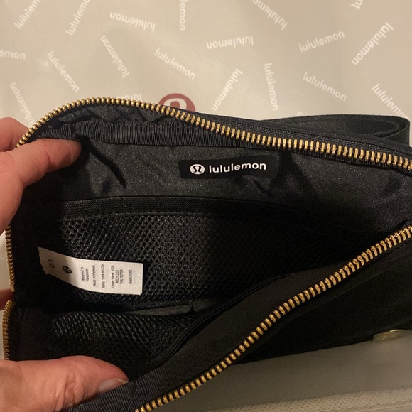 LULULEMON 1L BLACK/GOLD/WHT BELT BAG - Picture 8 of 11